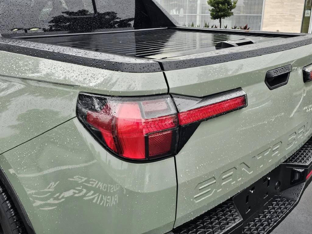 Used 2022 Green Hyundai SEL Premium image 7