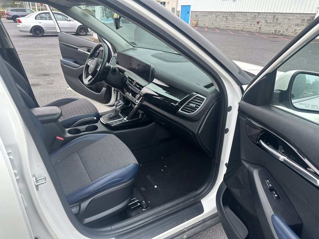 Used 2024 White Kia S image 13
