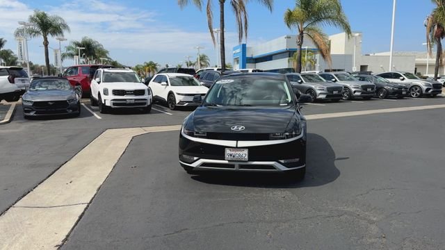 Used 2024 Black Hyundai SE image 3