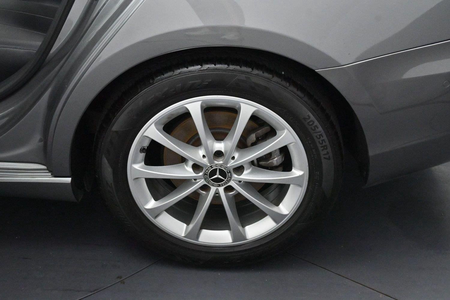 Used 2019 Mountain Grey Metallic Mercedes-Benz A 220 image 28