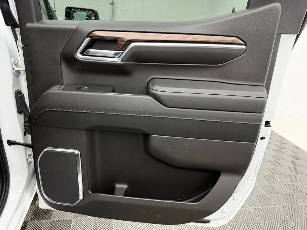 Used 2023 White Chevrolet LT Trail Boss image 31
