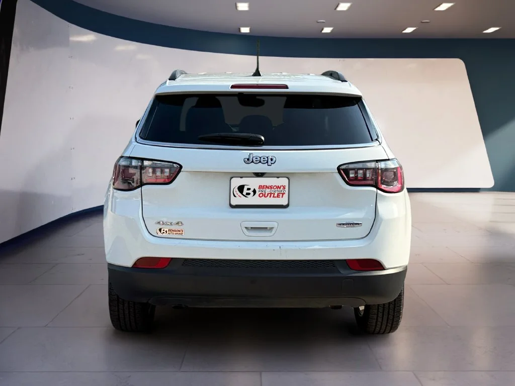 Used 2024 White Jeep Latitude image 4