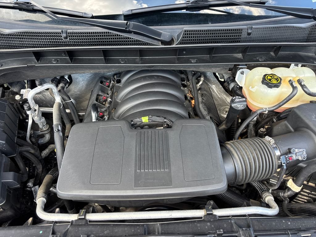 Used 2022 Silver GMC SLT image 25