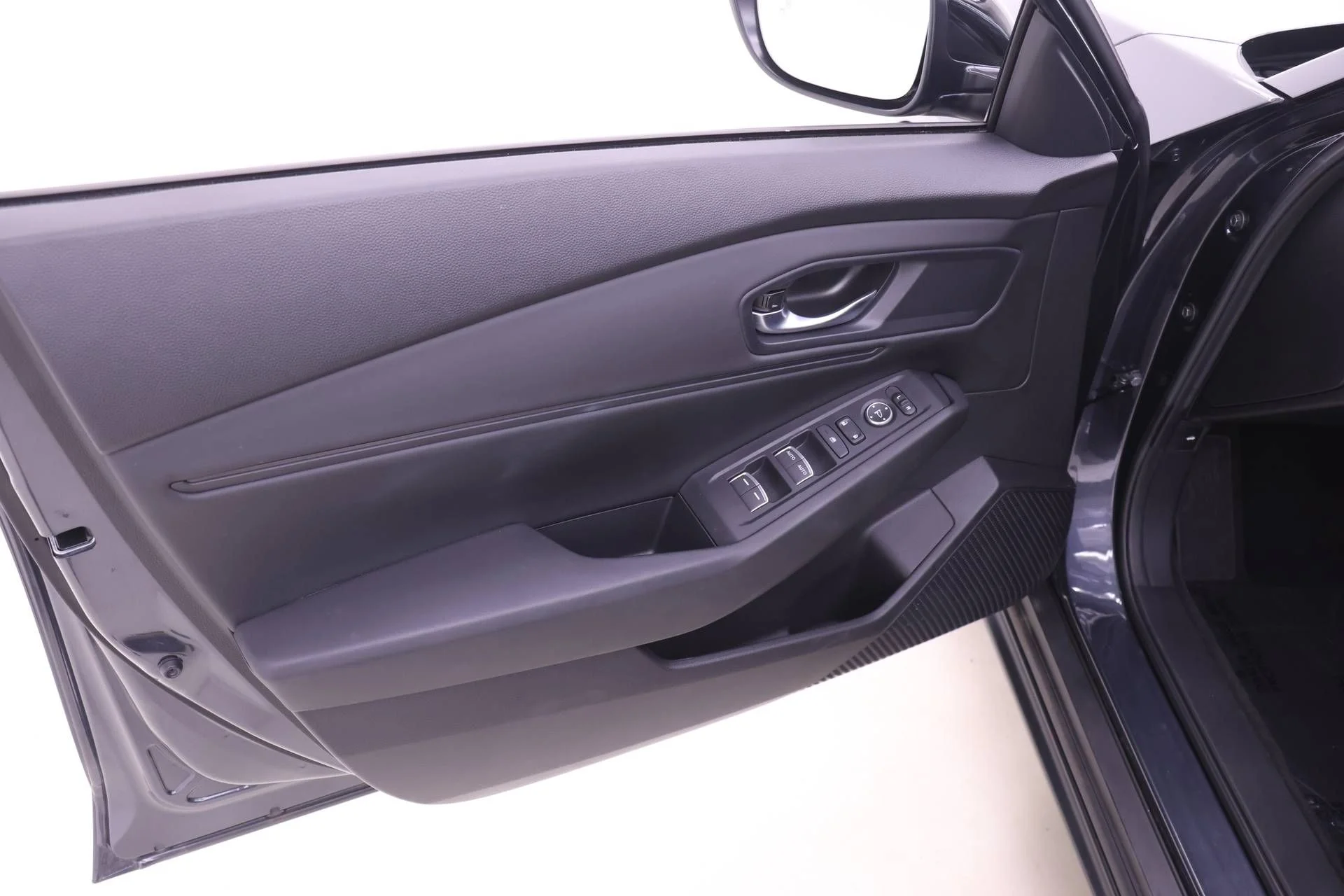 Certified Used 2025 Meteorite Gray Metallic Honda SE image 9
