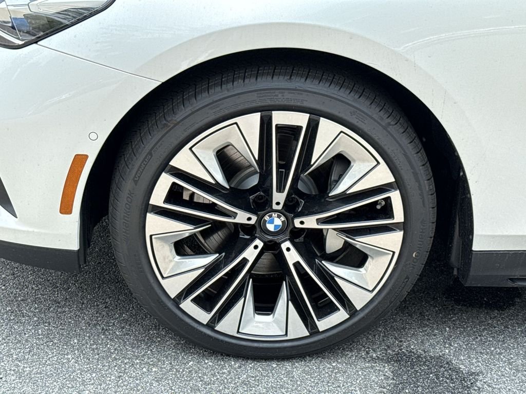 New 2027 White BMW 530i xDrive image 10