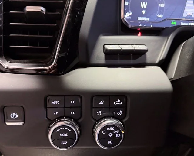 Used 2025 Silver GMC Denali Ultimate image 36