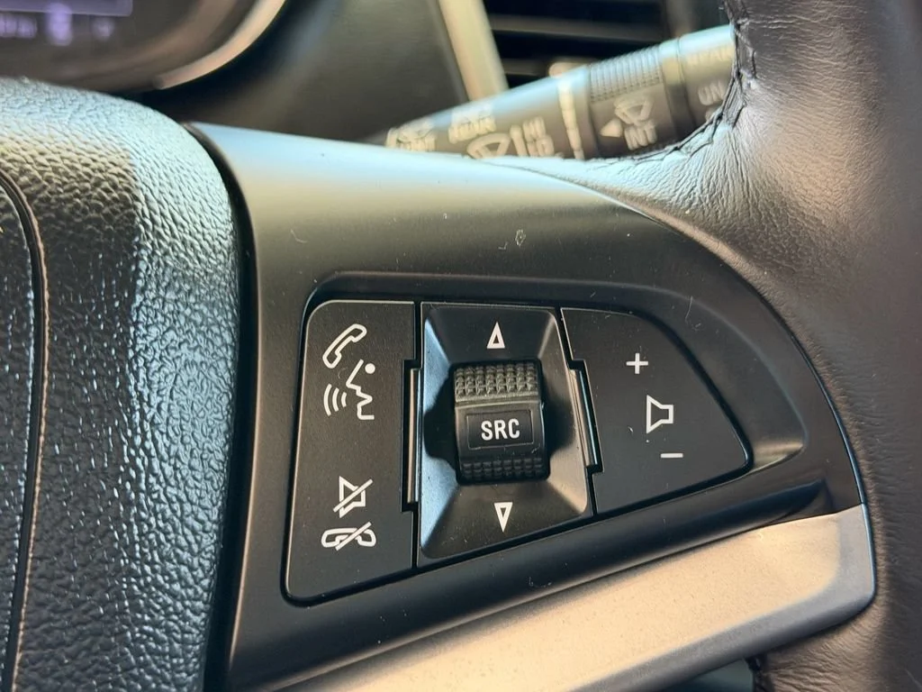 Used 2020 SILVER ICE METALLIC Chevrolet LT image 21