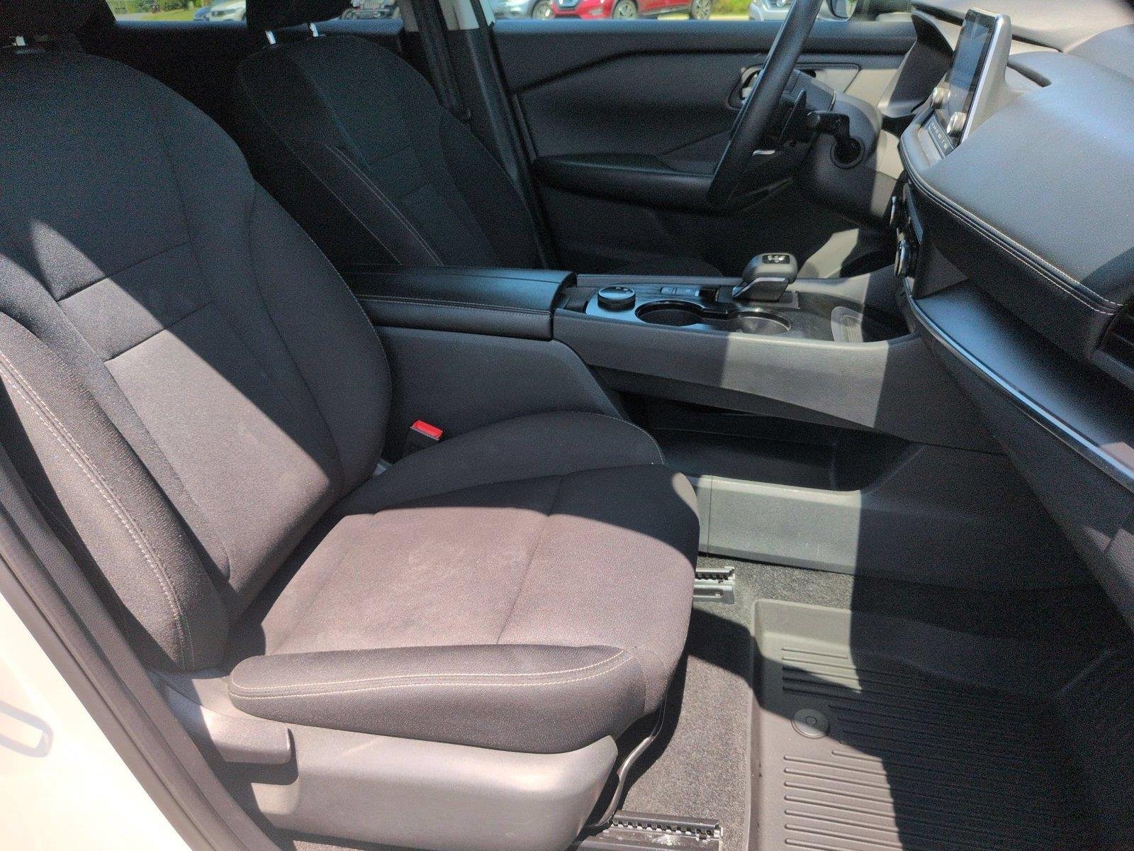 Used 2024 Glacier White Nissan S image 36