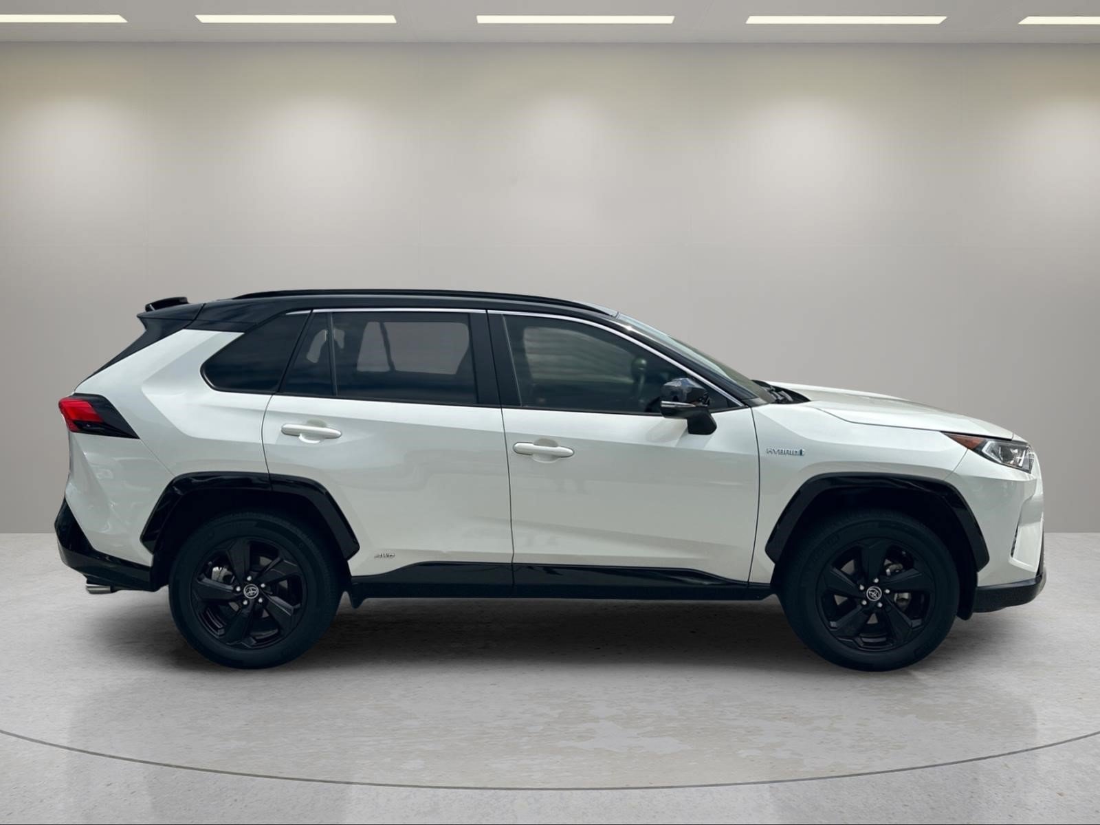 Used 2019 Blizzard Pearl Toyota Hybrid XSE image 6
