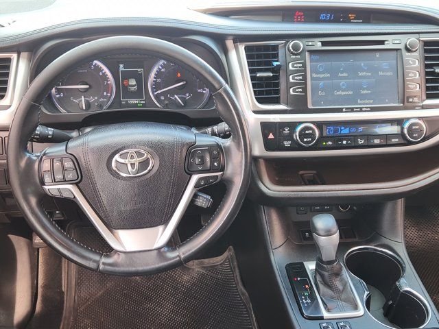 Used 2017 White Toyota XLE image 28
