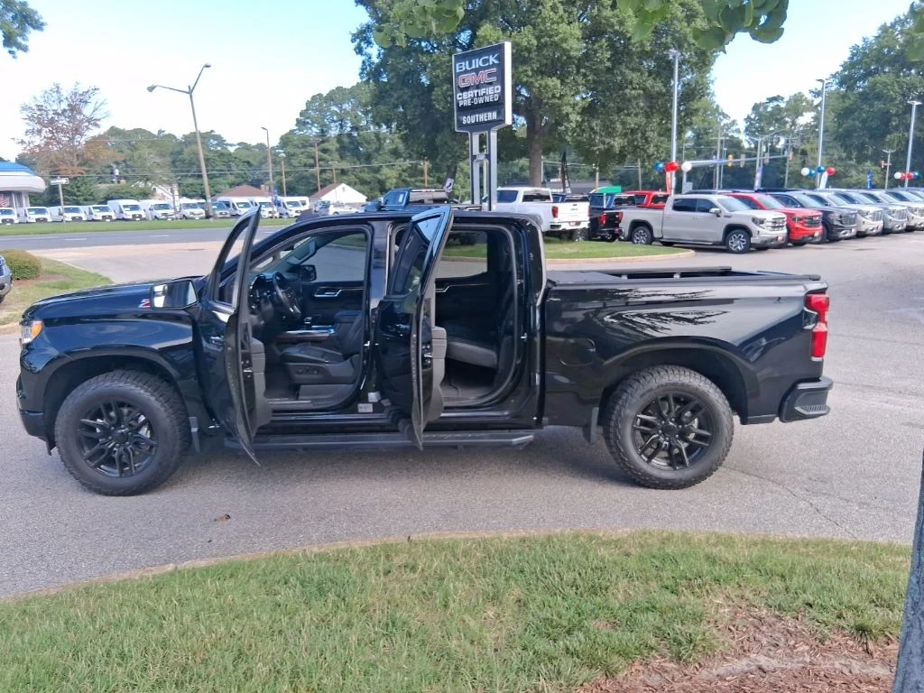Used 2023 Black Chevrolet RST image 20