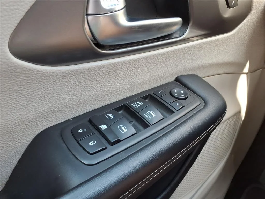 Used 2023 Gray Chrysler Touring L image 17