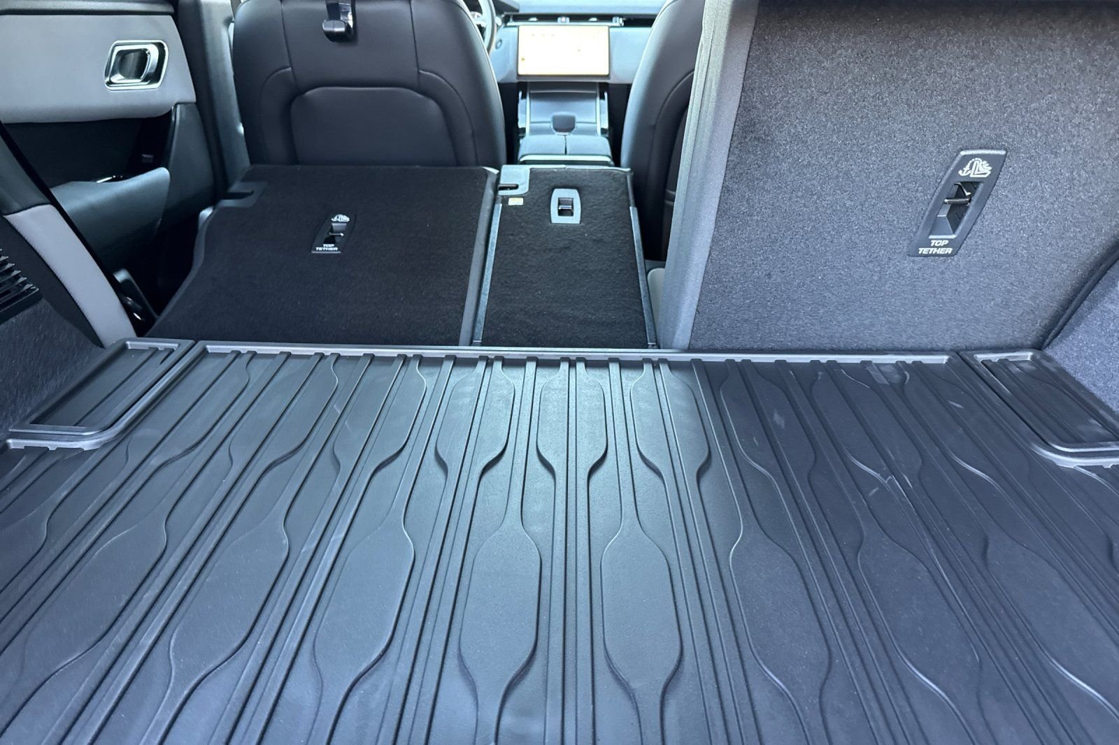 New 2026 Santorini Black Land Rover S image 16