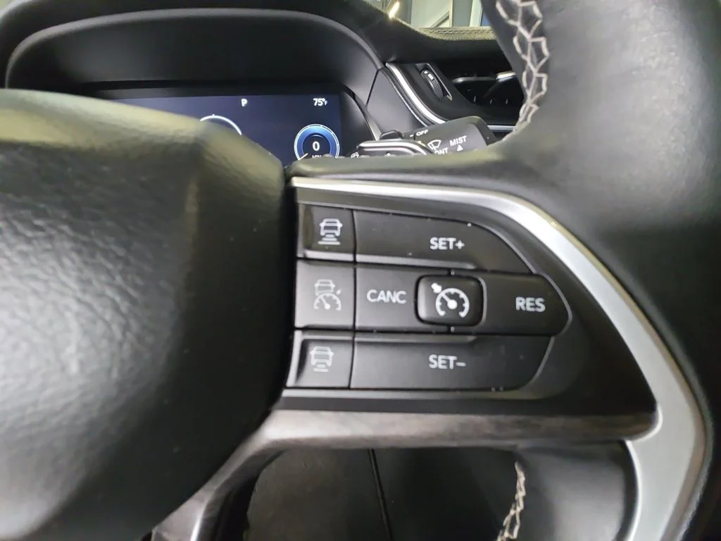 Used 2022 Silver Jeep Limited image 19
