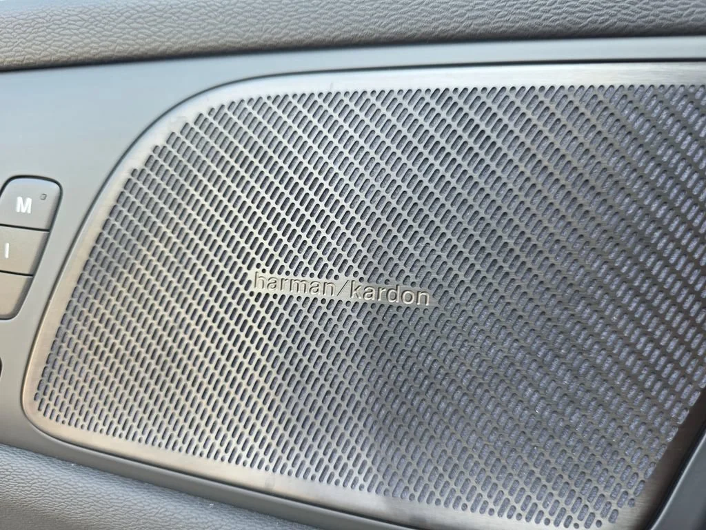 Used 2024 White Volvo T8 Ultimate Dark Theme image 17