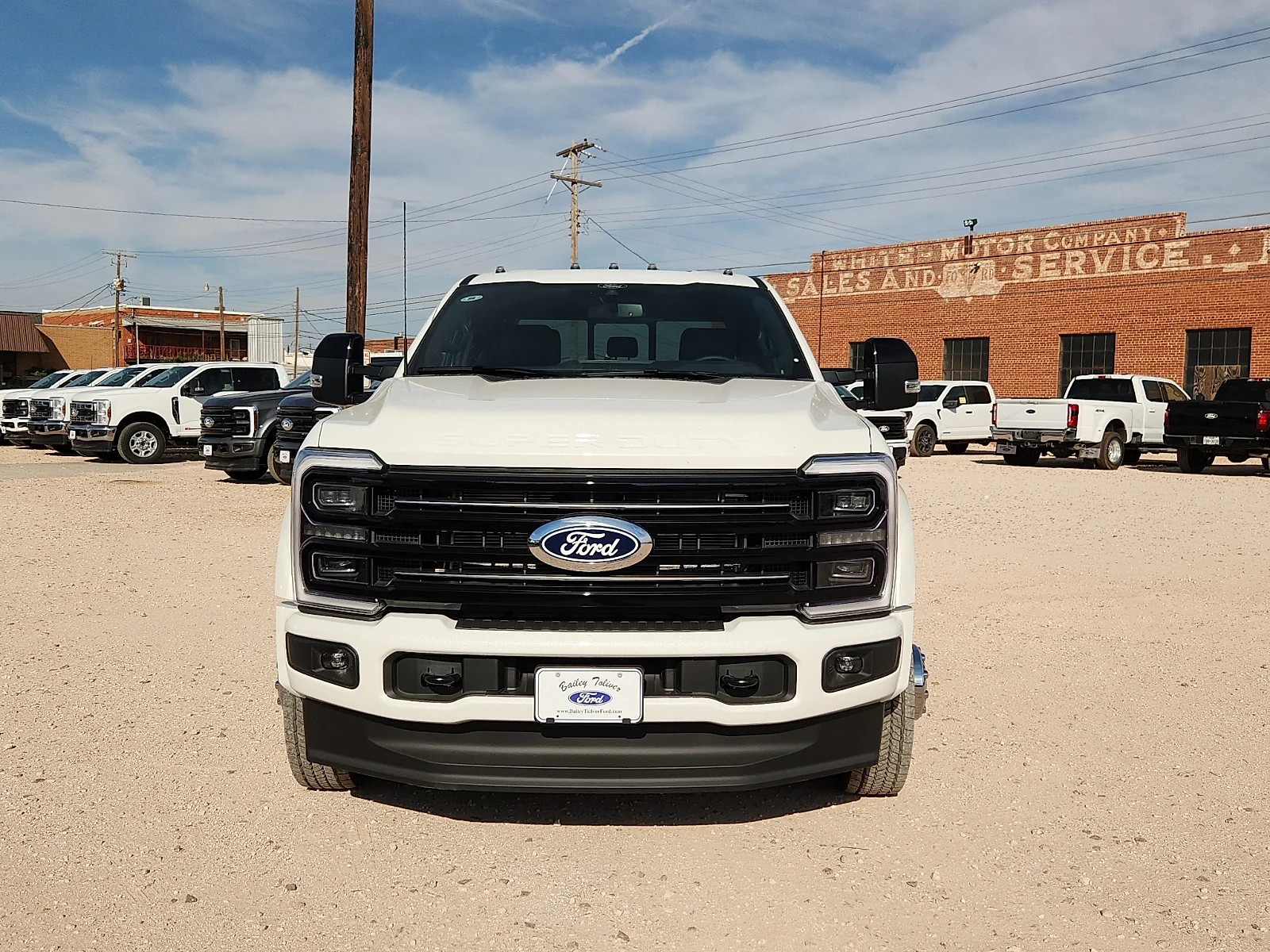 New 2027 Star White Metallic Tri-Coat Ford Platinum image 2