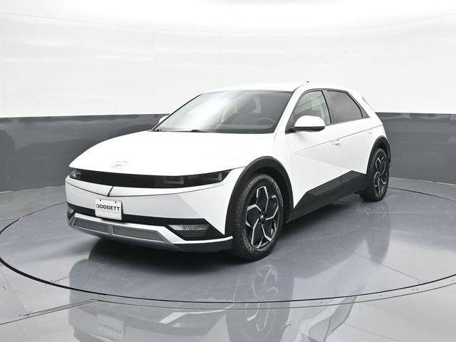 Used 2023 White Hyundai SEL image 1