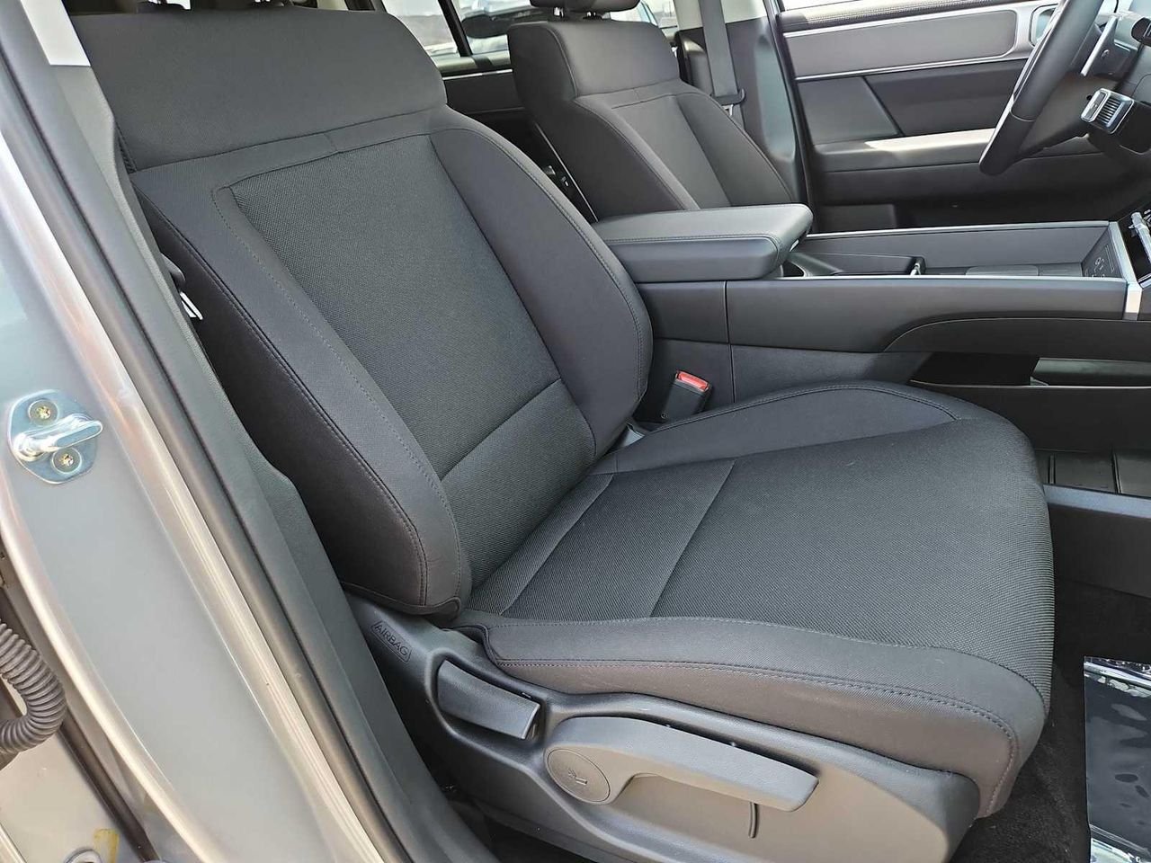 New 2026 Shimmering Silver Hyundai SE image 21