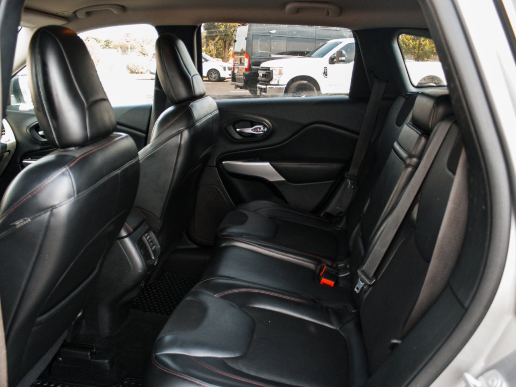 Used 2018 Billet Silver Metallic Clearcoat Jeep Trailhawk image 26
