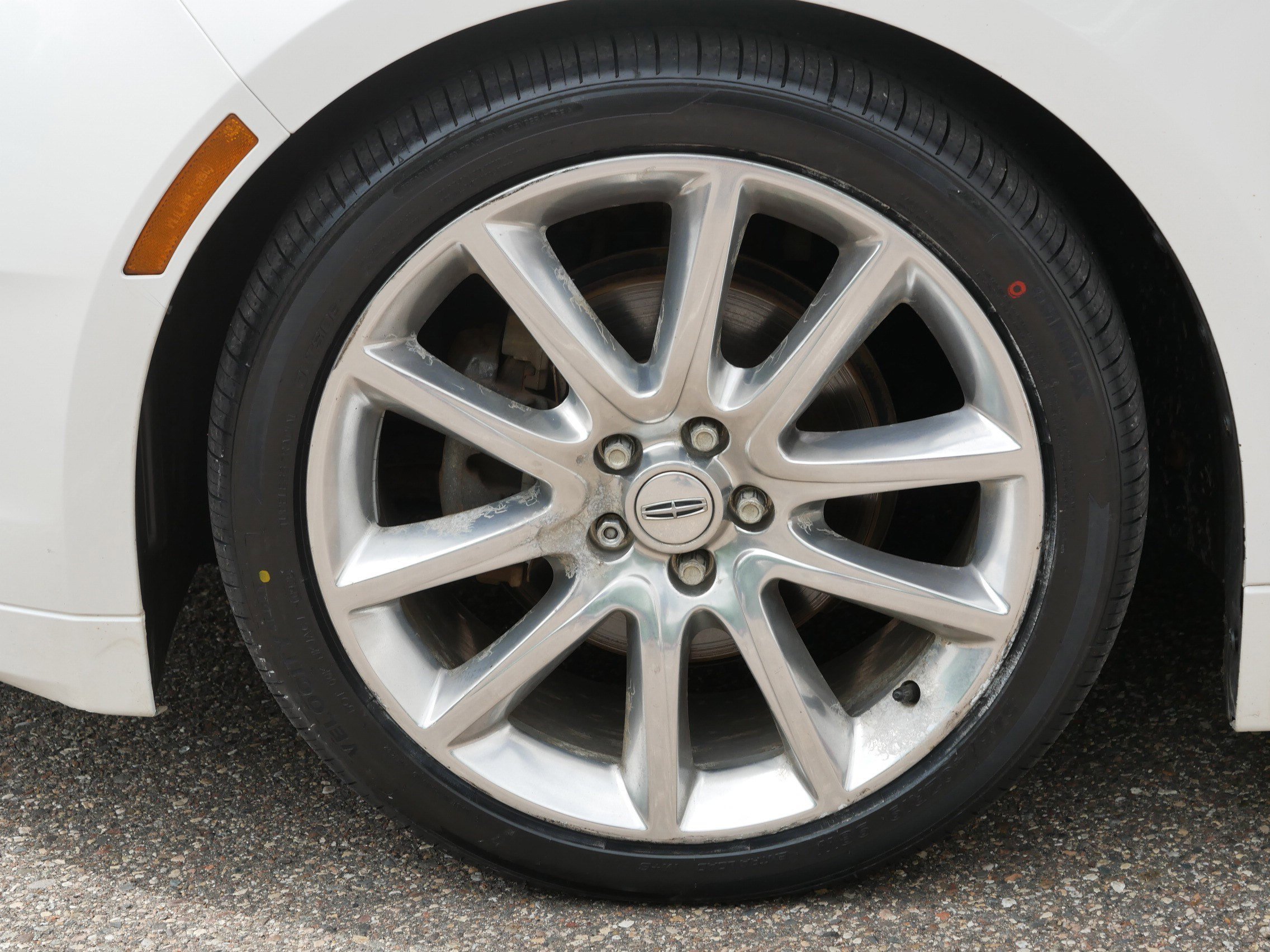 Used 2015 White Platinum Metallic Tri-Coat Lincoln Hybrid image 15