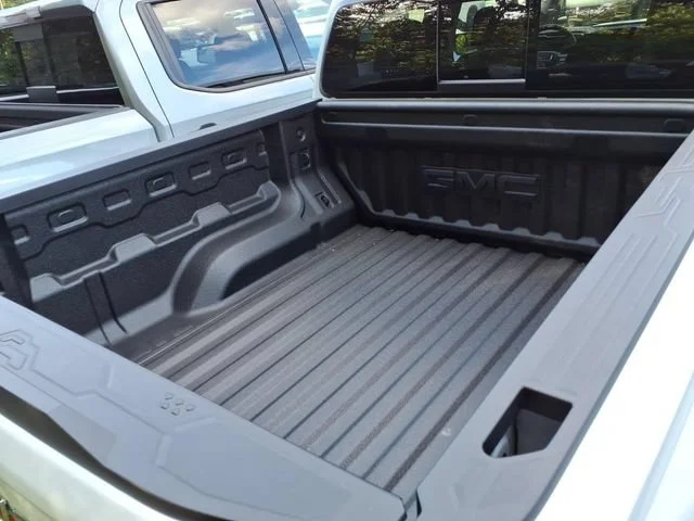 New 2026 Summit White GMC AT4 image 9