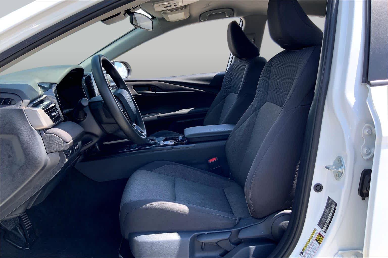 Used 2025 Ice Cap Toyota LE image 8
