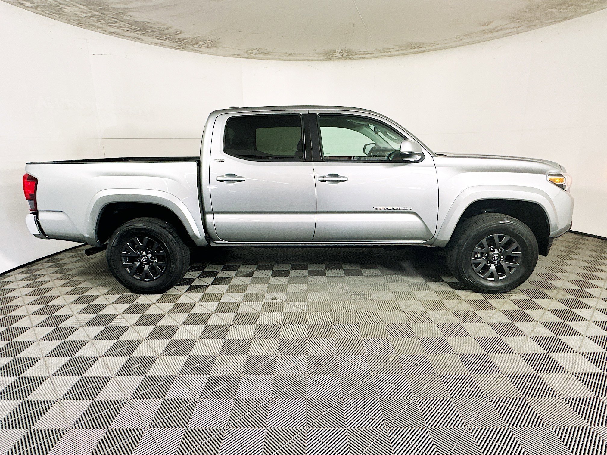 2023 Toyota Tacoma thumbnail 4