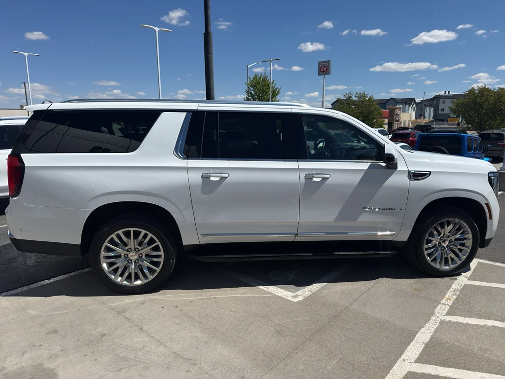Used 2025 White GMC Denali image 6