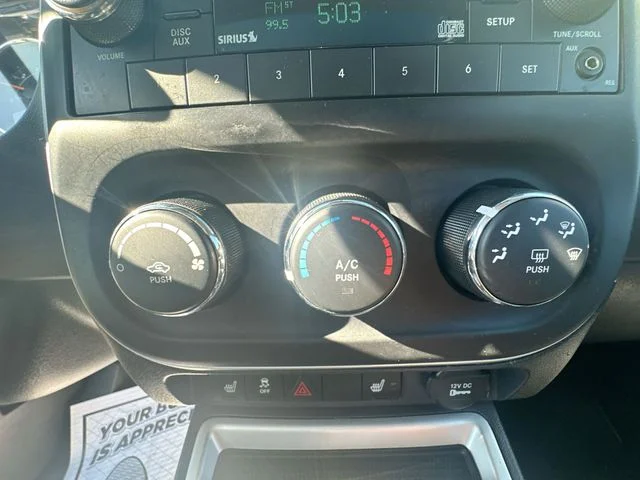 Used 2015 Silver Jeep Latitude image 19