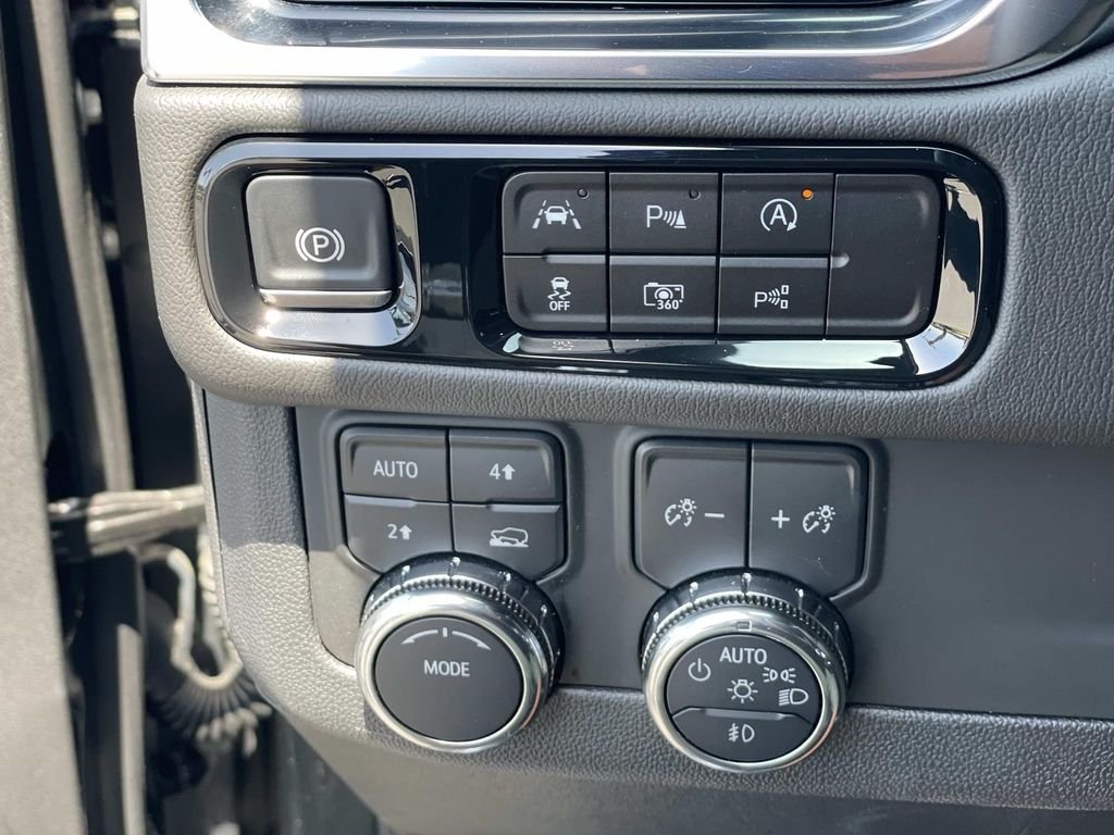 2025 GMC Yukon Denali - Photo 20