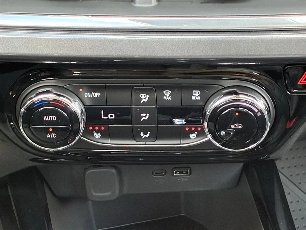 New 2026 Mosaic Black Metallic Chevrolet ACTIV image 19