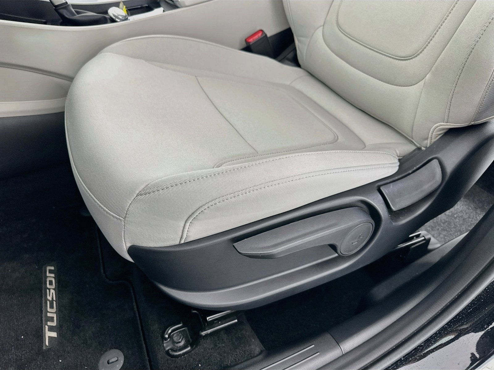 2025 Hyundai Tucson SE - Photo 25