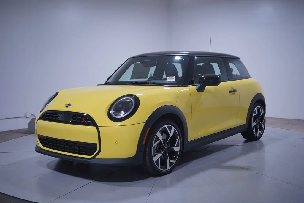 2026 MINI Hardtop Cooper S Signature's photo