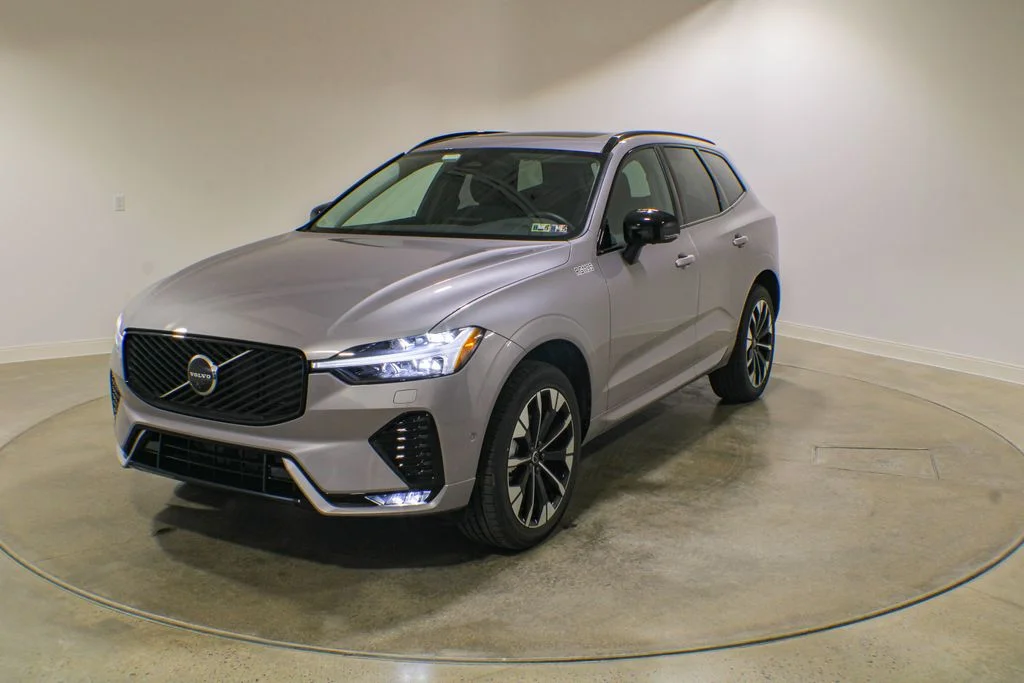 2026 Volvo XC60 B5 Plus Dark AWD's photo