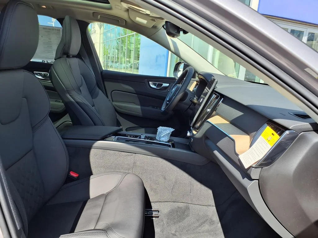 New 2026 Aurora Silver Volvo Plus image 19