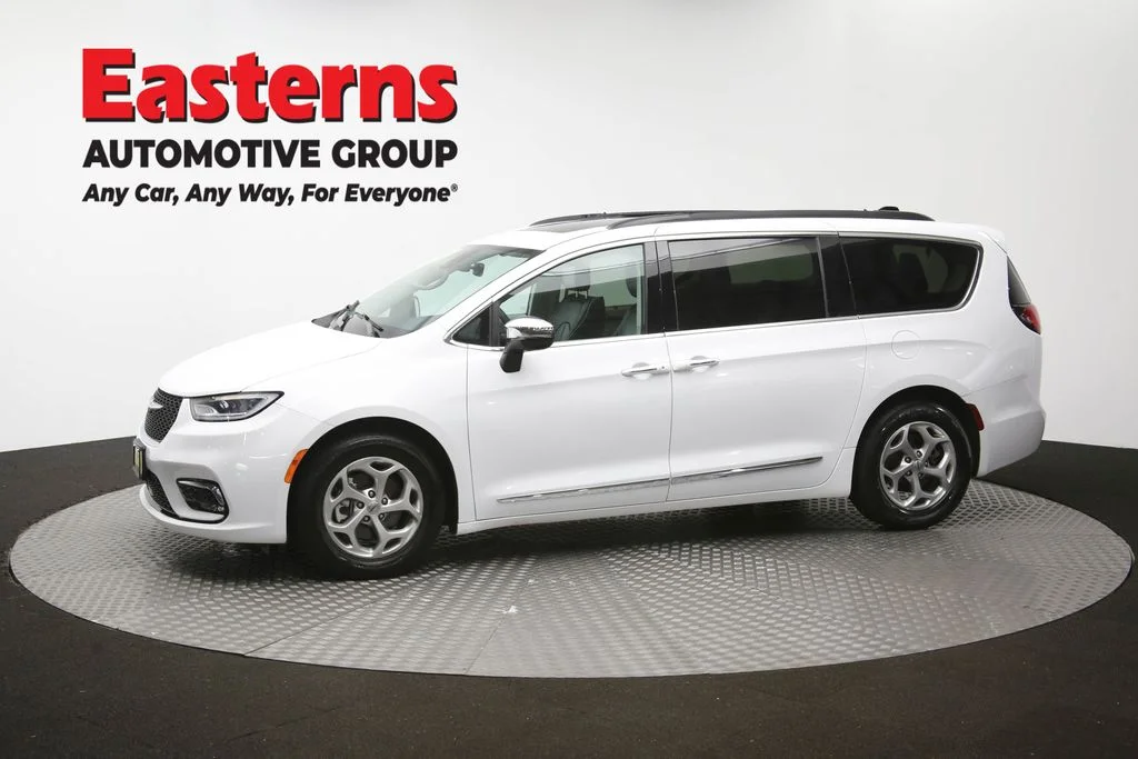 Used 2023 White Chrysler Limited image 61