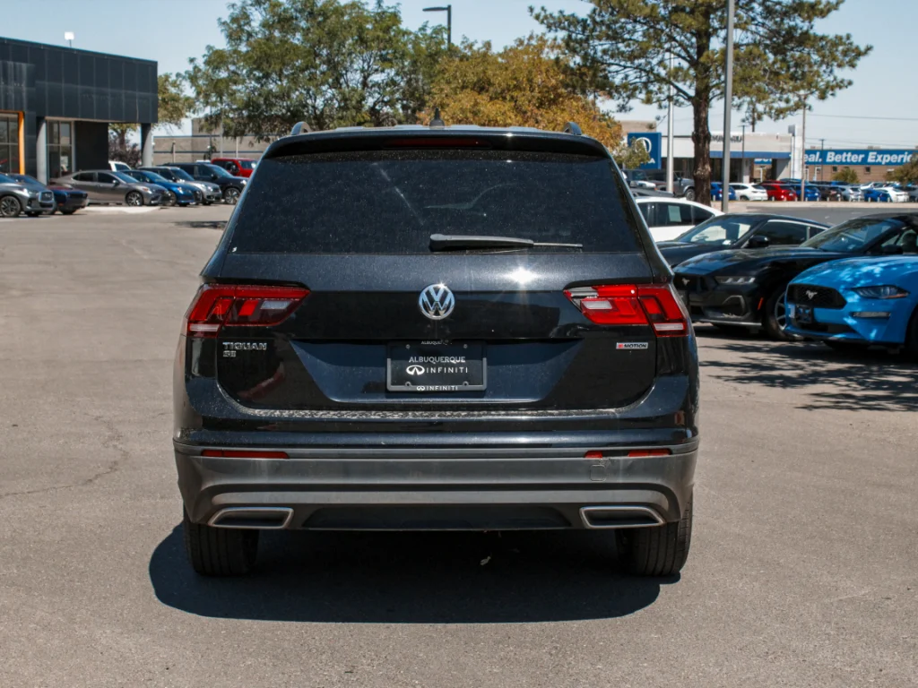 Used 2019 Deep Black Pearl Volkswagen SE image 6