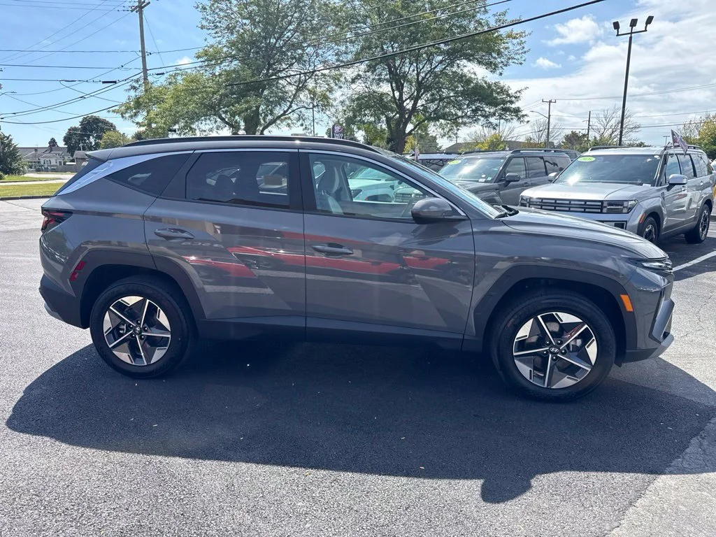 Used 2025 Gray Hyundai SEL image 4