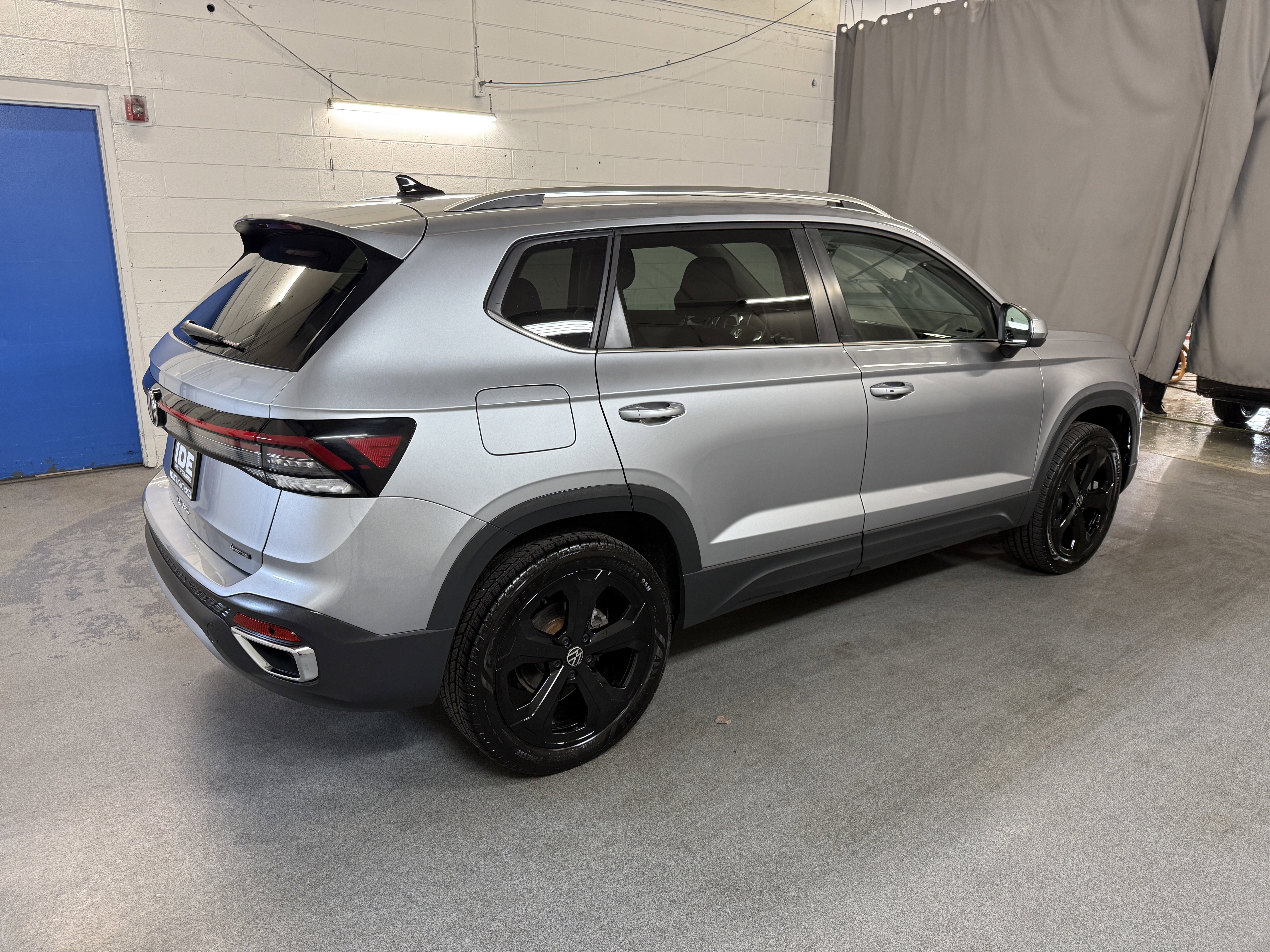 2025 Volkswagen Taos SEL - Photo 8