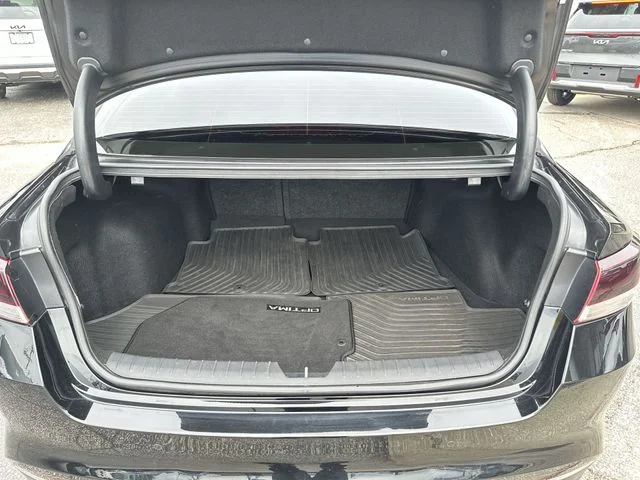 Used 2018 Black Kia LX image 20