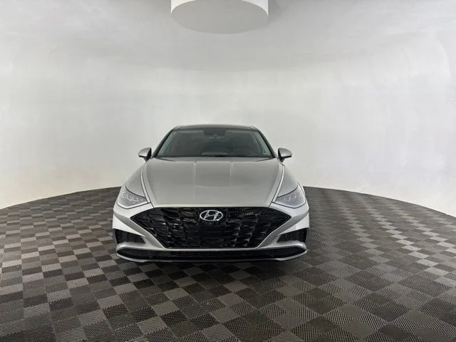 Used 2022 Silver Hyundai Limited image 2