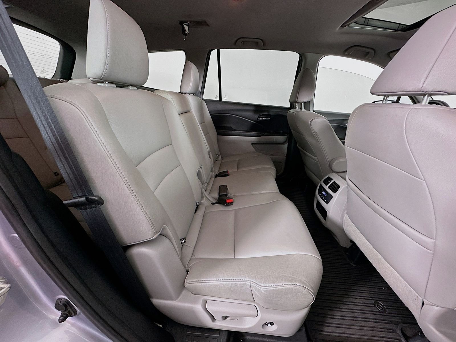 Used 2017 Lunar Silver Metallic Honda EX-L image 28