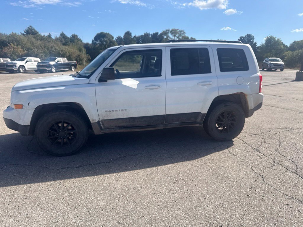 Used 2015 Bright White Clearcoat Jeep Sport image 2