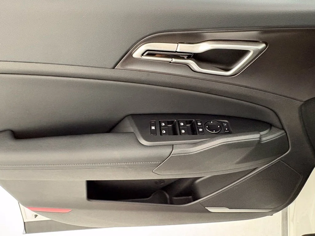New 2027 Snow White Pearl Kia EX image 25