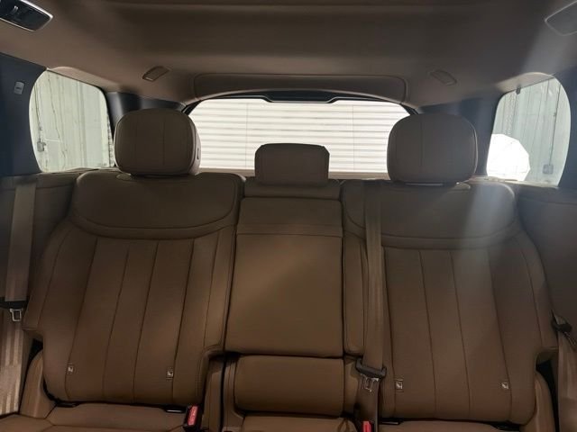 New 2026 Eiger Grey Land Rover SE image 11