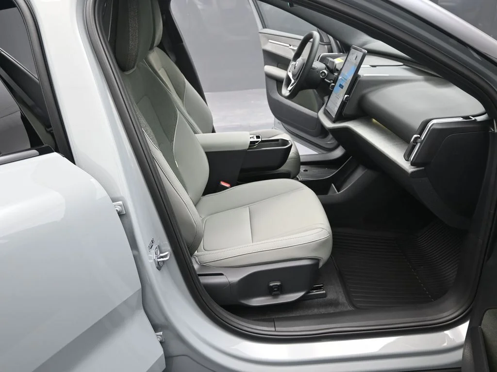 New 2026 Vapour Grey Volvo Twin Motor Performance Plus image 25