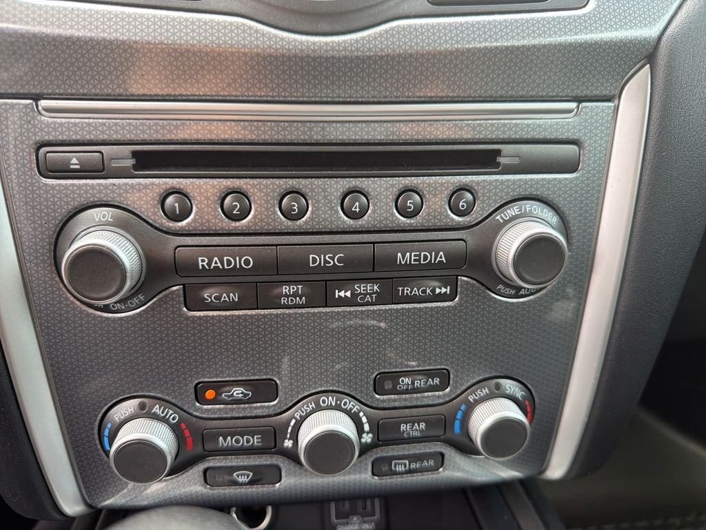 Used 2020 Silver Nissan SL image 44