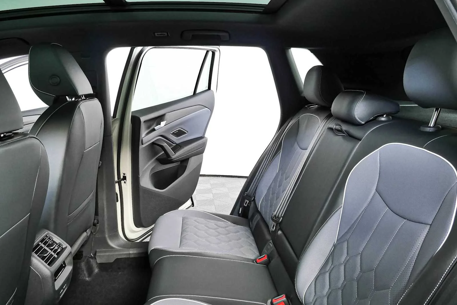 New 2026 Sandstone Volkswagen SEL R-Line Turbo image 21