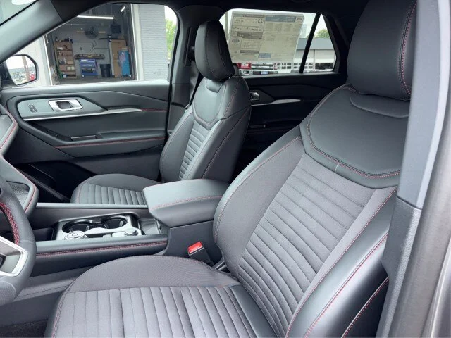 New 2026 Carbonized Gray Metallic Ford ST-Line image 32