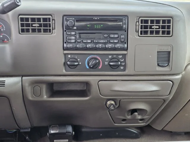 Used 2003  Ford Lariat image 8